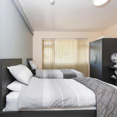 Oyo Honeycroft Lodge Uxbridge Esterno foto