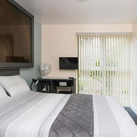 Oyo Honeycroft Lodge Uxbridge Esterno foto