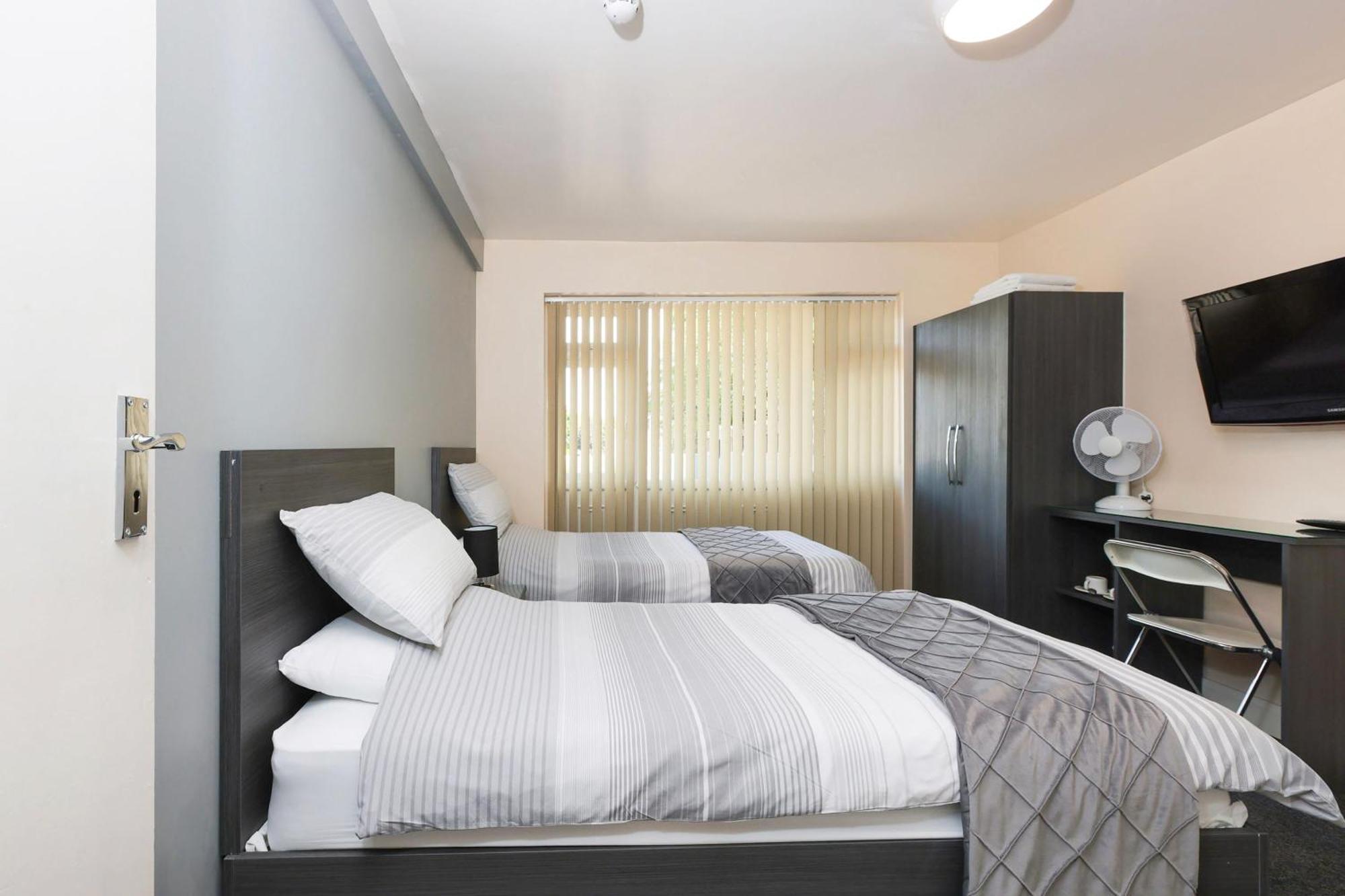 Oyo Honeycroft Lodge Uxbridge Esterno foto