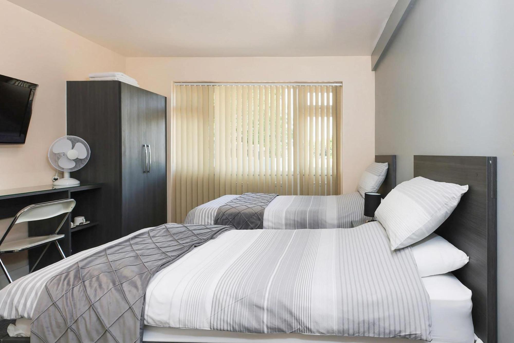Oyo Honeycroft Lodge Uxbridge Esterno foto
