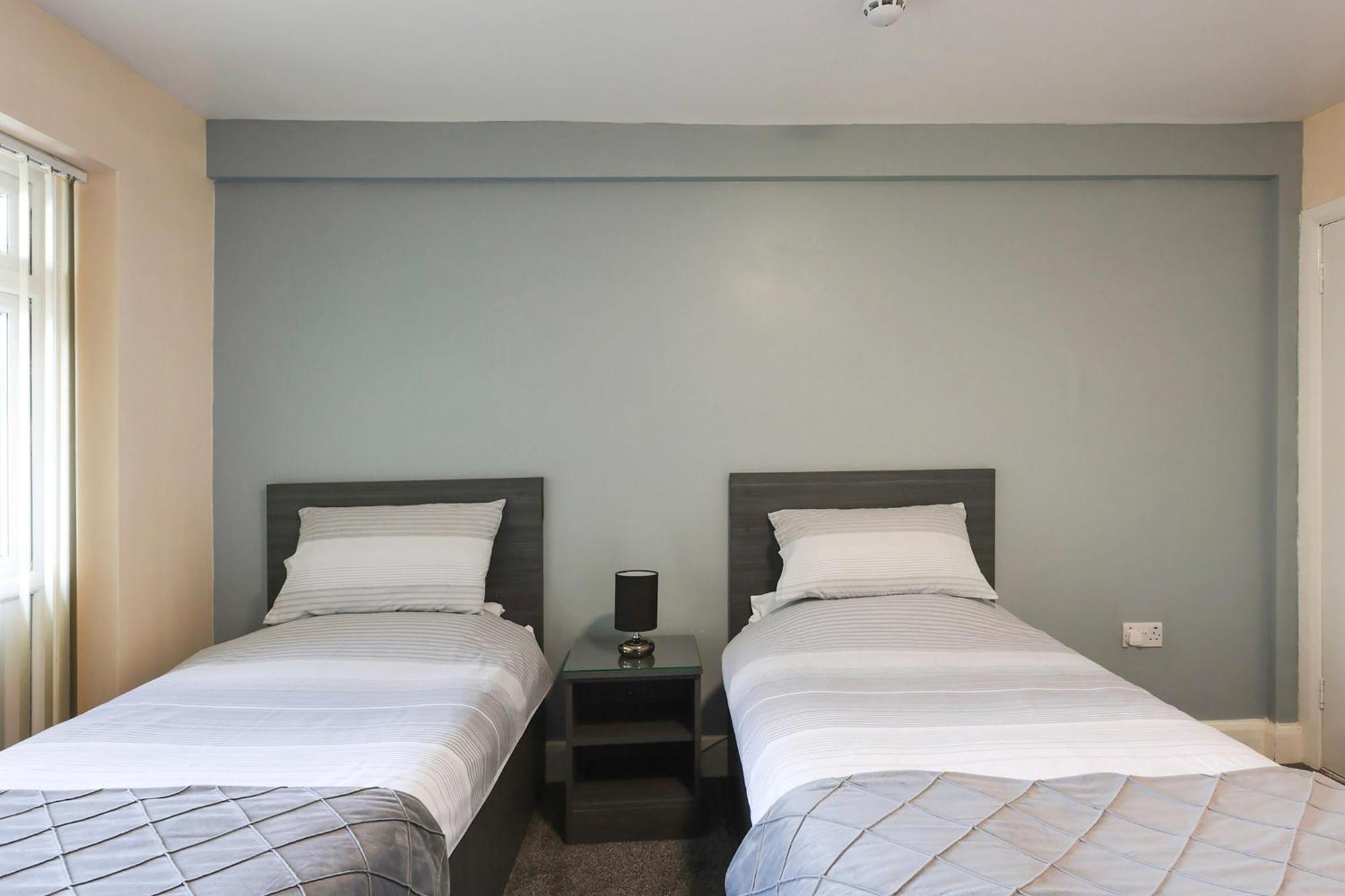Oyo Honeycroft Lodge Uxbridge Esterno foto