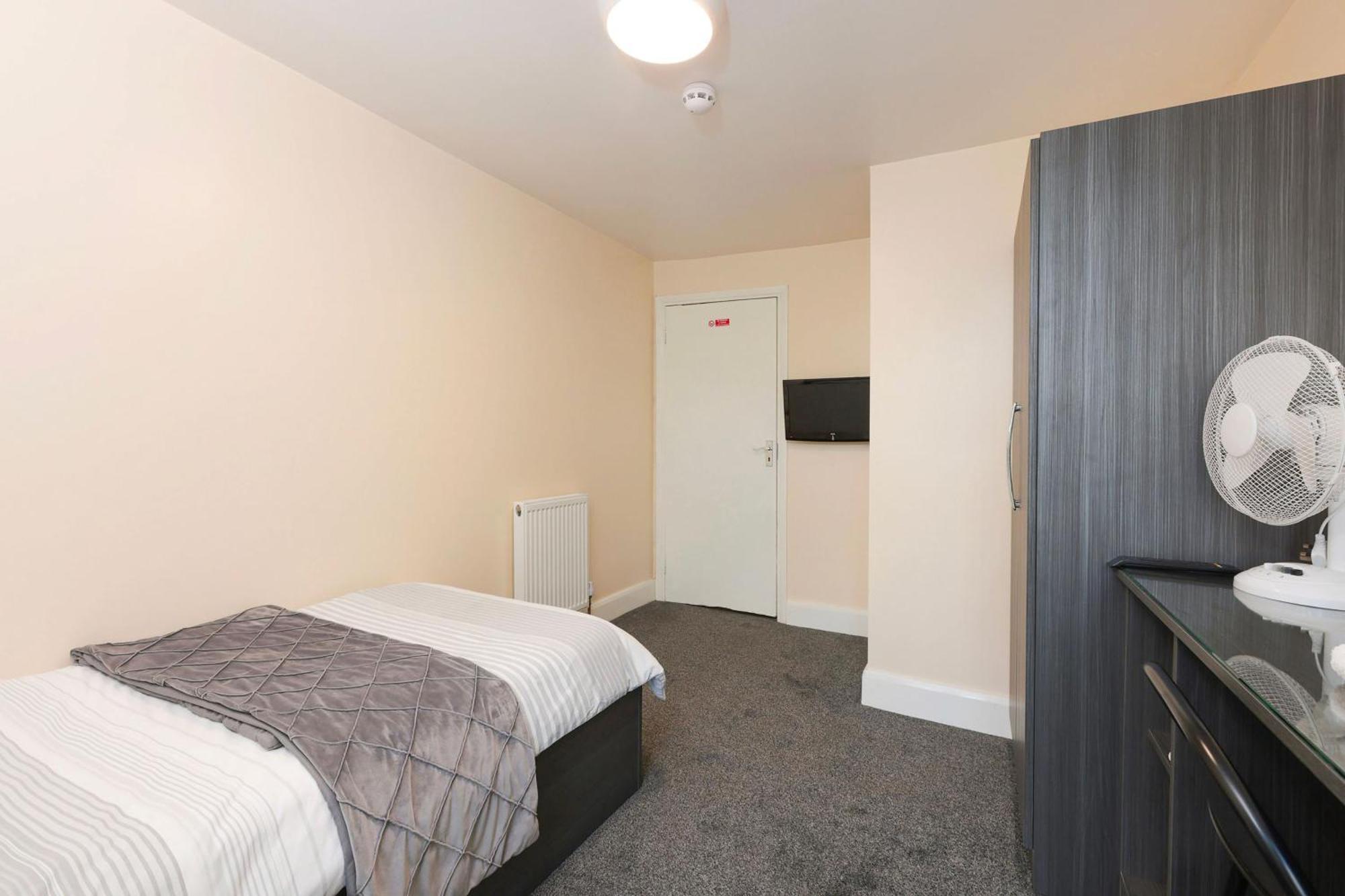 Oyo Honeycroft Lodge Uxbridge Esterno foto