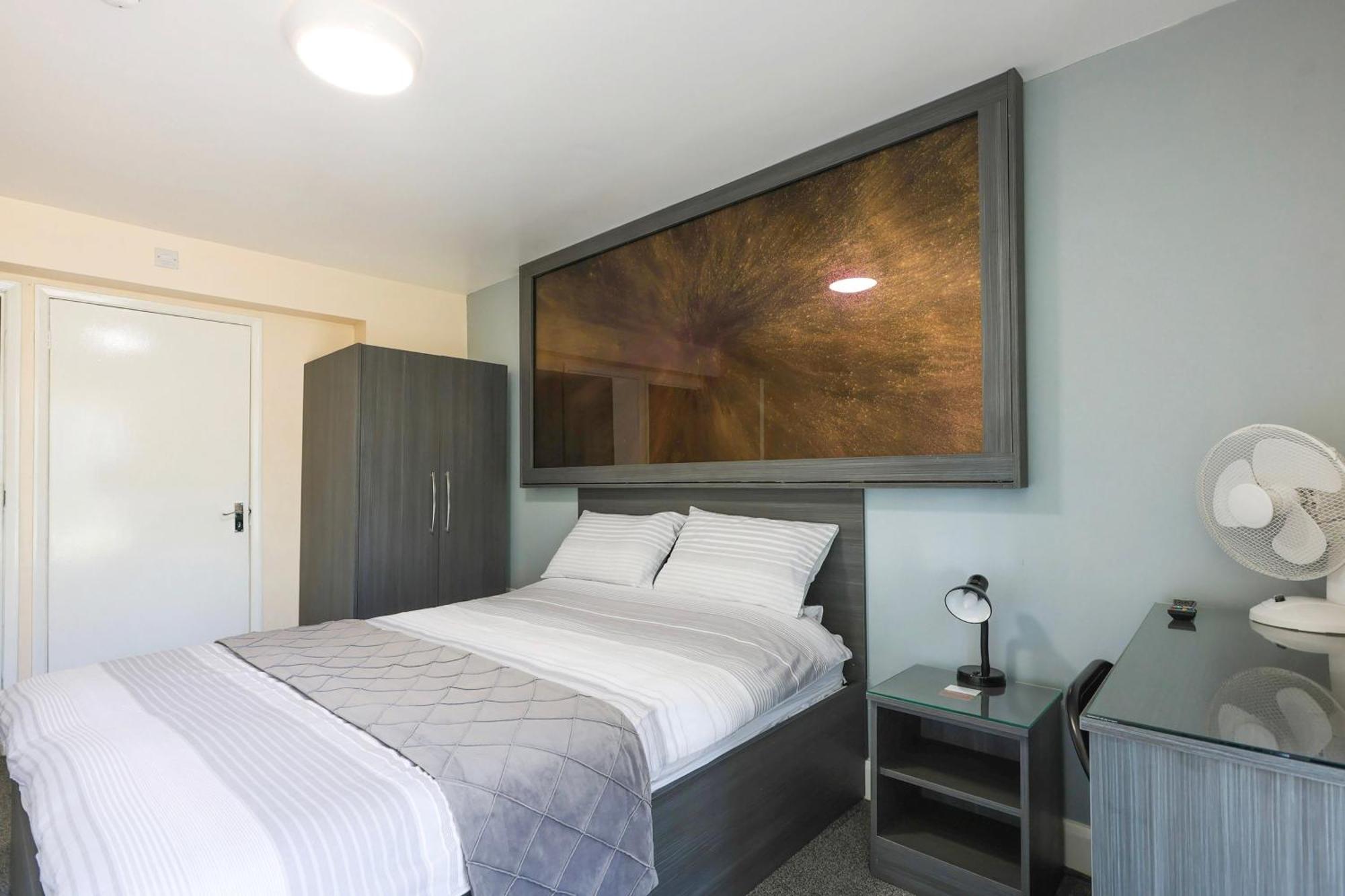 Oyo Honeycroft Lodge Uxbridge Esterno foto