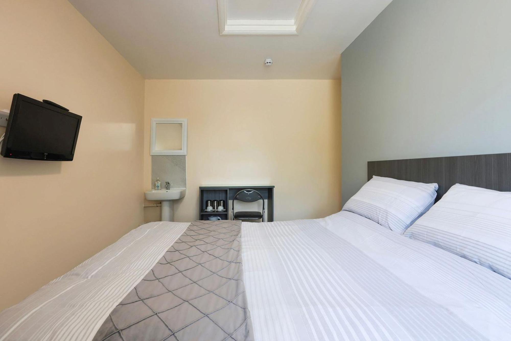 Oyo Honeycroft Lodge Uxbridge Esterno foto