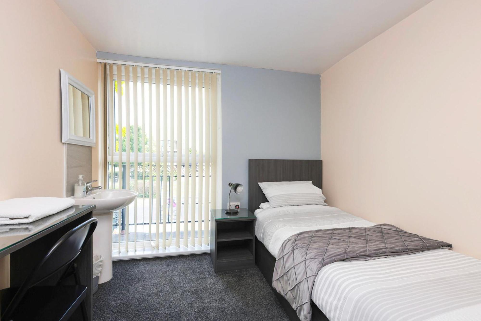 Oyo Honeycroft Lodge Uxbridge Esterno foto