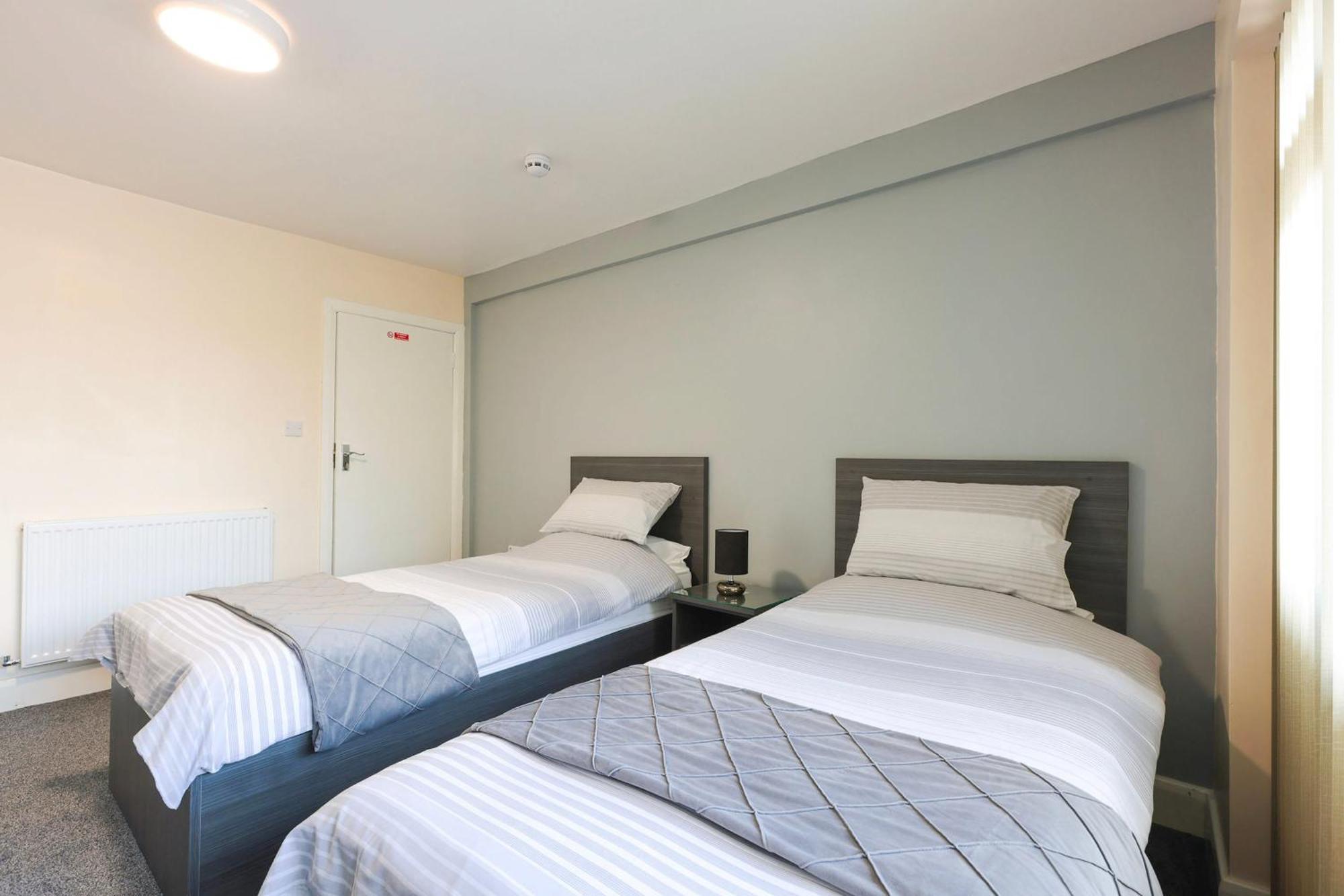 Oyo Honeycroft Lodge Uxbridge Esterno foto